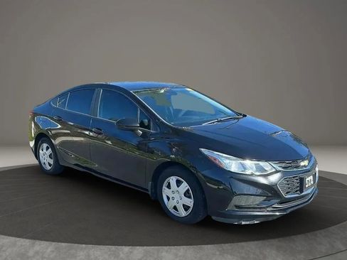 Used 2017 Chevrolet Cruze LS image 2