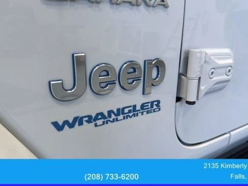 Used 2022 Jeep Wrangler Unlimited Sahara w/ Cold Weather Group AWD/4WD image 12