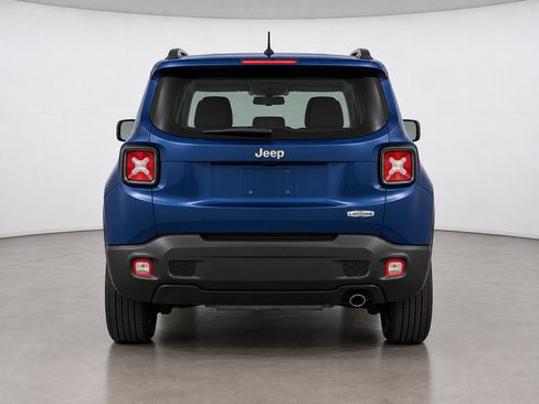 Used 2018 Jeep Renegade Latitude w/ Cold Weather Group AWD/4WD image 4