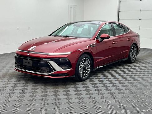 Used 2024 Hyundai Sonata Limited FWD image 2