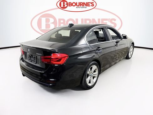 Used 2017 BMW 330i xDrive Sedan AWD/4WD image 9