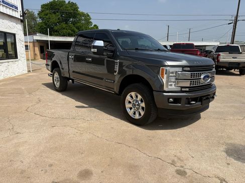 Used 2018 Ford F250 Platinum w/ Platinum Ultimate Package AWD/4WD image 4