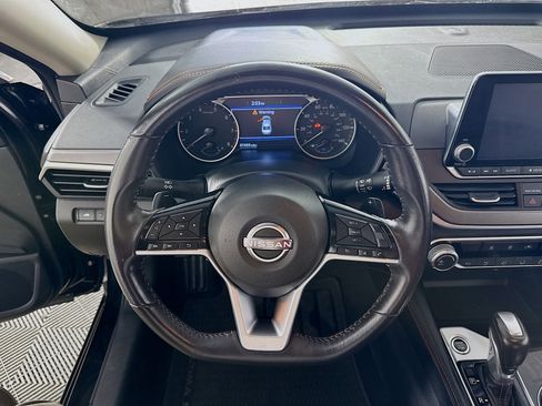 Used 2025 Nissan Altima 2.5 SR image 14