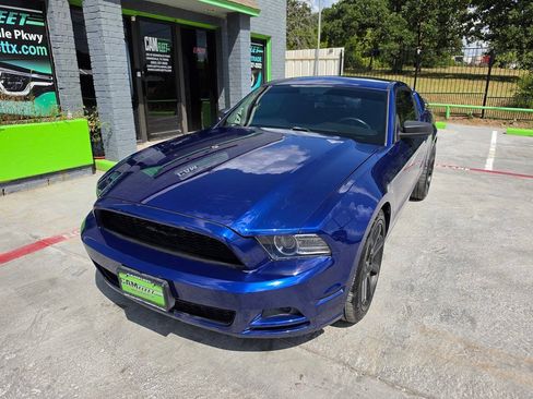 Used 2013 Ford Mustang Coupe RWD image 3