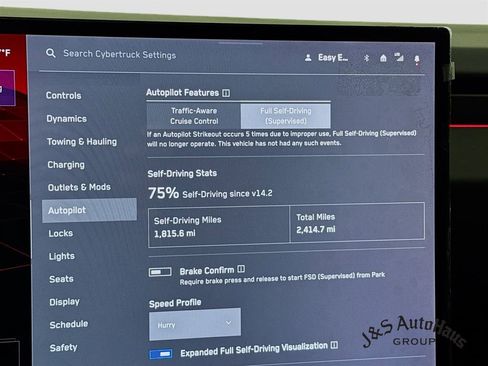 Used 2025 Tesla Cybertruck AWD Crew Cab image 10