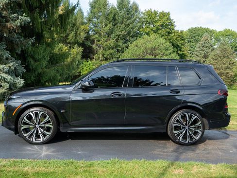 Used 2023 BMW X7 M60i image 6
