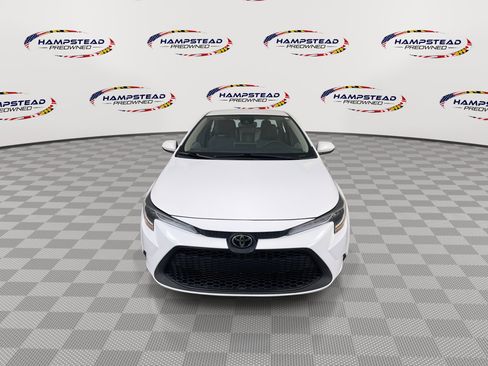 Used 2020 Toyota Corolla LE image 3