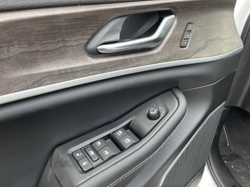 New 2025 Jeep Grand Cherokee L Limited w/ Trailer Tow Package image 27