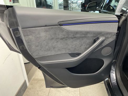 Used 2026 Tesla Model Y AWD image 11