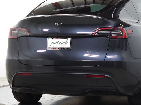 Used 2024 Tesla Model Y Long Range AWD/4WD image 11