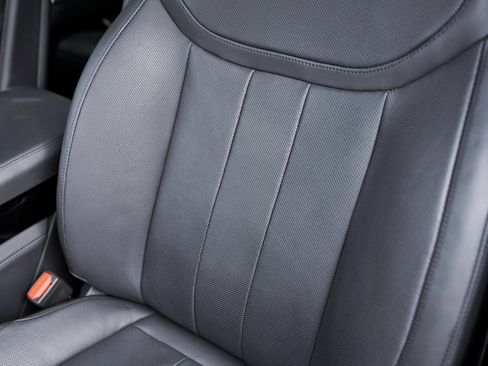 Used 2023 Land Rover Range Rover Long Wheelbase SE image 48