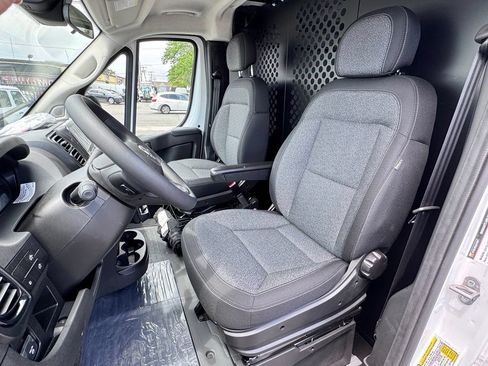 Used 2025 RAM ProMaster 2500 w/ U-Haul Equipment Group FWD image 16