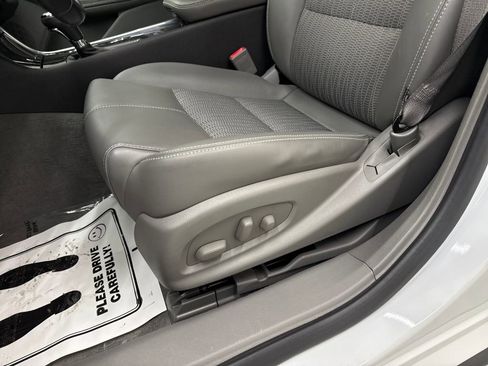 Used 2014 Chevrolet Impala LT w/ Convenience Package image 12