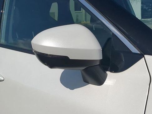 Certified 2025 Nissan Rogue SL w/ Tech Package FWD image 12