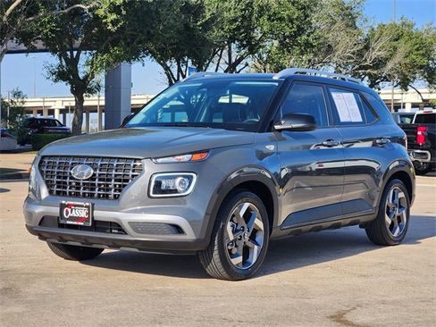 Used 2025 Hyundai Venue Limited image 3