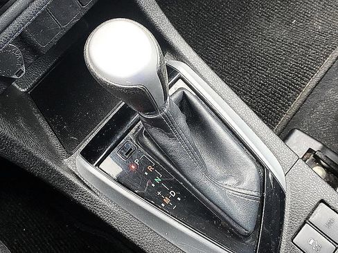 Used 2018 Toyota Corolla SE FWD image 15