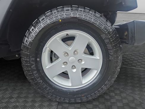 Used 2016 Jeep Wrangler Unlimited Sport w/ Connectivity Group AWD/4WD image 32