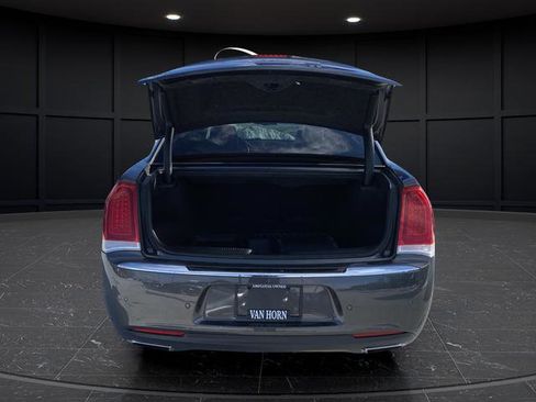 Used 2018 Chrysler 300 Limited w/ Safetytec Plus Group image 16