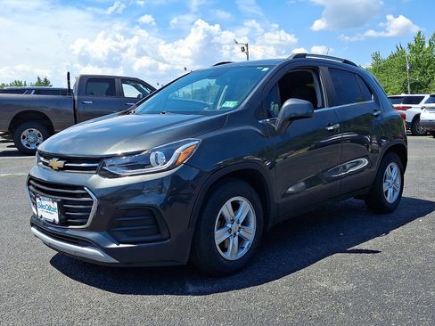 Certified 2018 Chevrolet Trax LT w/ LT Convenience Package FWD image 3