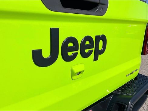 Used 2021 Jeep Gladiator Sport image 27