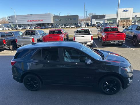 Used 2020 Chevrolet Equinox LS w/ LS Convenience Package image 4