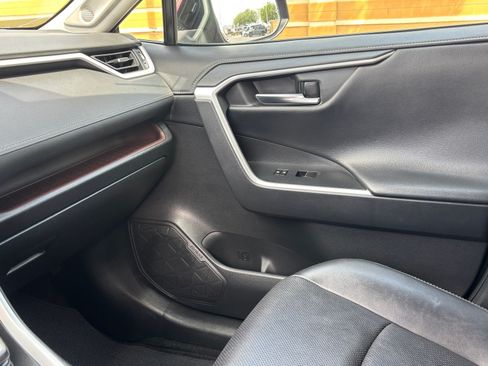 Used 2020 Toyota RAV4 Limited AWD/4WD image 19