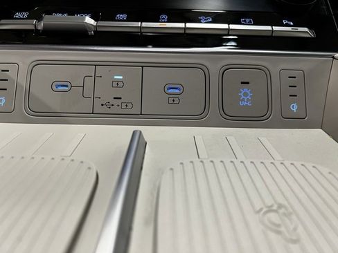 Used 2024 Hyundai Santa Fe Calligraphy image 18