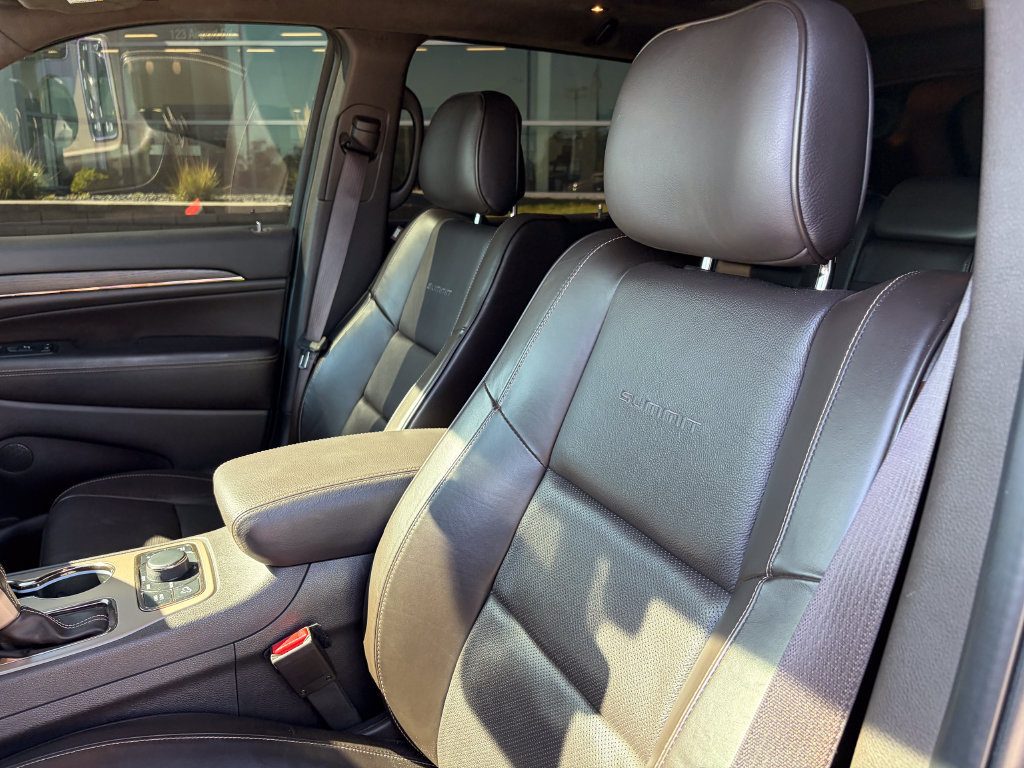 Used 2017 Jeep Grand Cherokee Summit AWD/4WD image 10