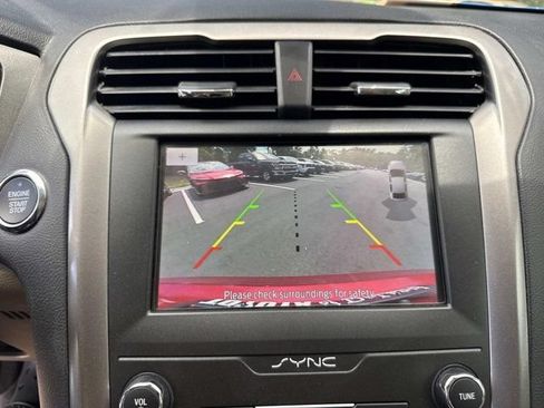 Used 2020 Ford Fusion SE FWD image 29