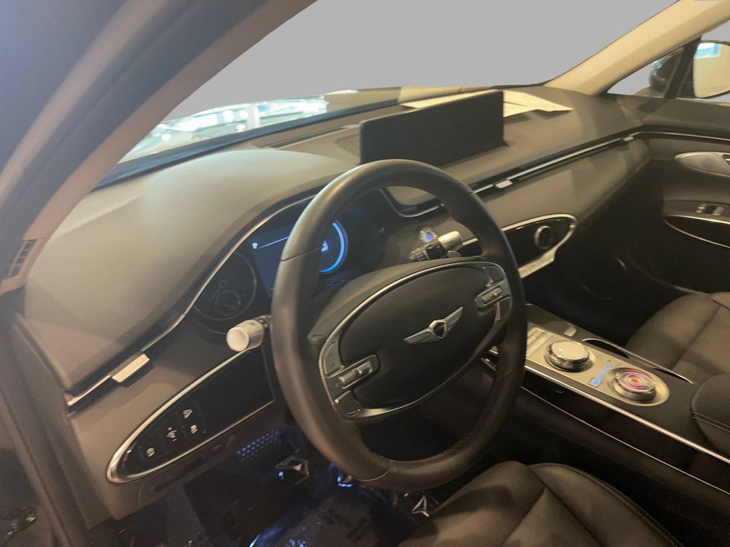 Used 2025 Genesis GV70 2.5T AWD/4WD image 13
