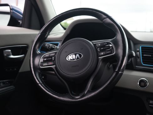 Used 2018 Kia Niro Touring FWD image 8