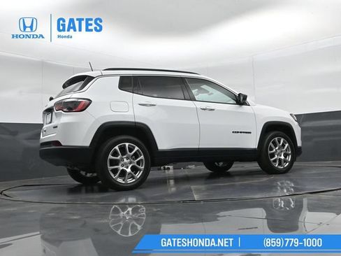 Used 2022 Jeep Compass Latitude w/ Sun and Sound Group AWD/4WD image 43