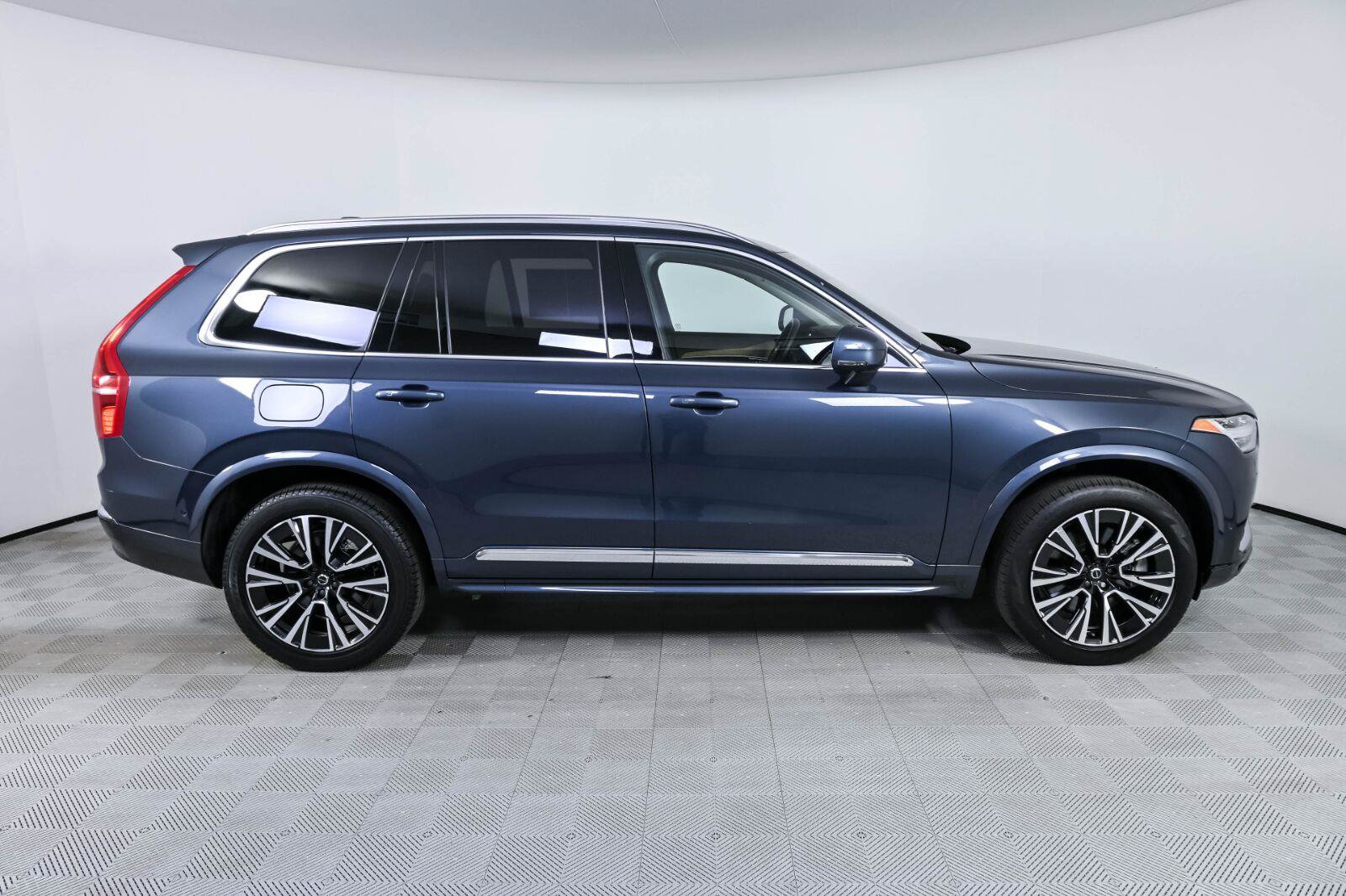Used 2025 Volvo XC90 T8 Plus w/ Protection Package Premier AWD/4WD image 28