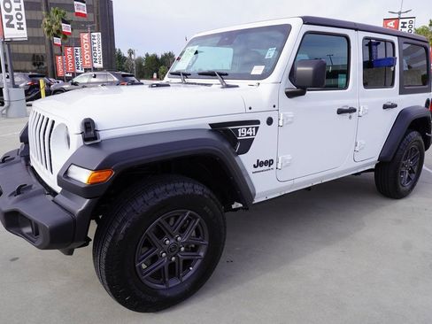 Used 2024 Jeep Wrangler Sport S image 4