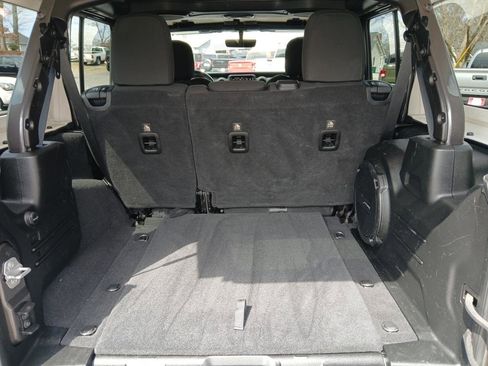 Used 2018 Jeep Wrangler Unlimited Sahara w/ Dual Top Group image 9