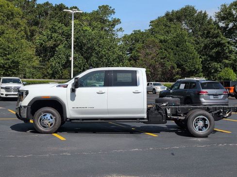 New 2026 GMC Sierra 3500 SLE w/ SLE Convenience Package AWD/4WD image 2