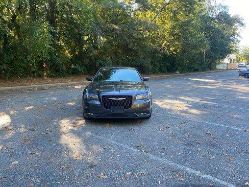 Used 2019 Chrysler 300 S image 2