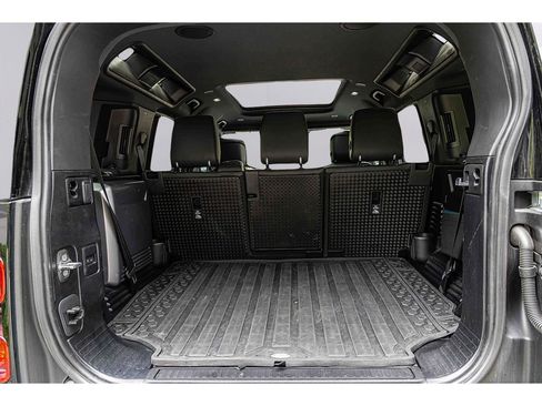 Used 2022 Land Rover Defender 110 XS Edition AWD/4WD image 25