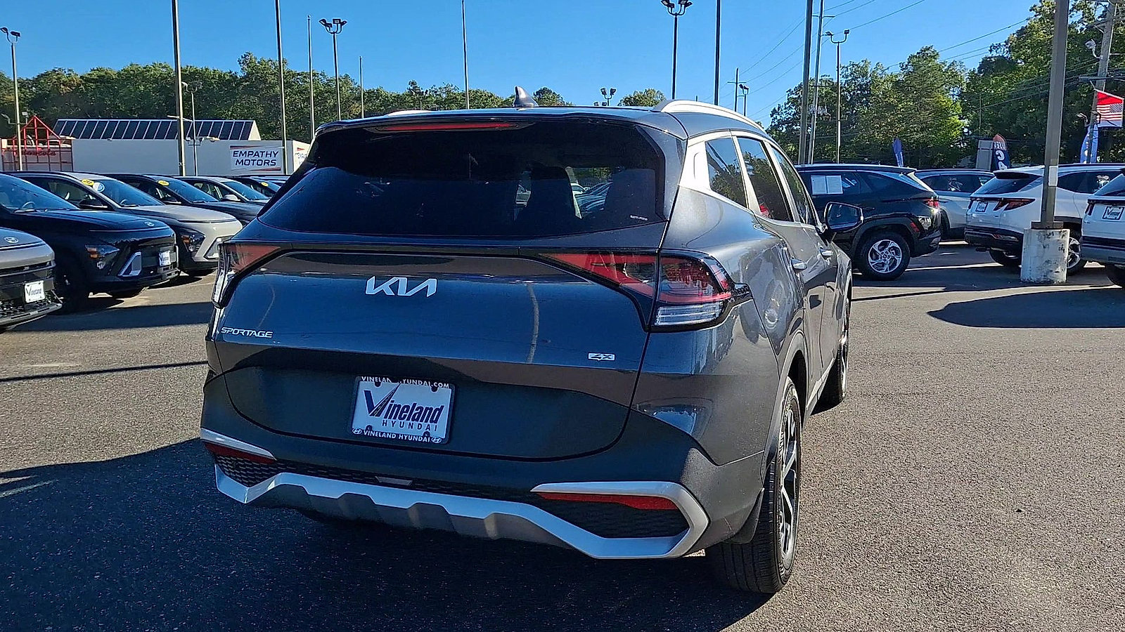 Used 2024 Kia Sportage EX AWD/4WD image 3