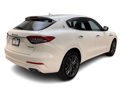 Used 2024 Maserati Levante GT Ultima image 7