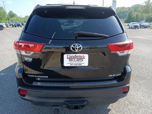 Used 2019 Toyota Highlander XLE AWD/4WD image 4