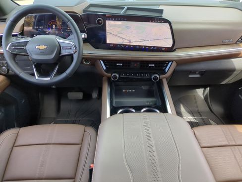 Used 2025 Chevrolet Suburban High Country image 10