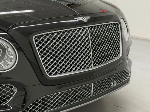 Used 2018 Bentley Bentayga Black Edition image 40