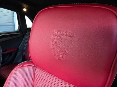 Used 2023 Porsche Macan AWD/4WD image 28