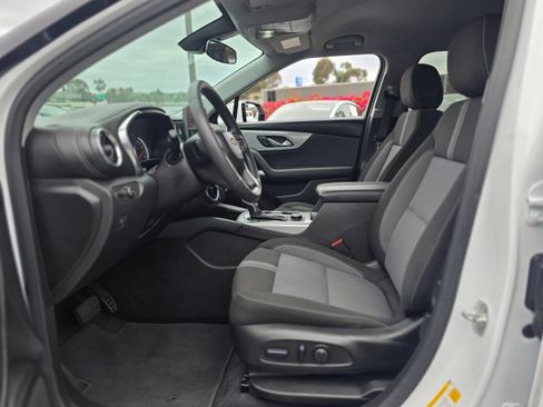 Used 2025 Chevrolet Blazer LT FWD image 13