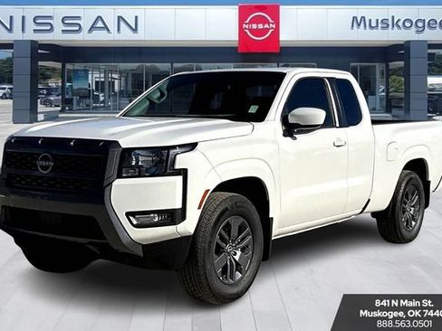 New 2025 Nissan Frontier SV w/ SV Convenience Package RWD image 2