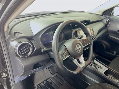 Used 2022 Nissan Kicks SV image 10