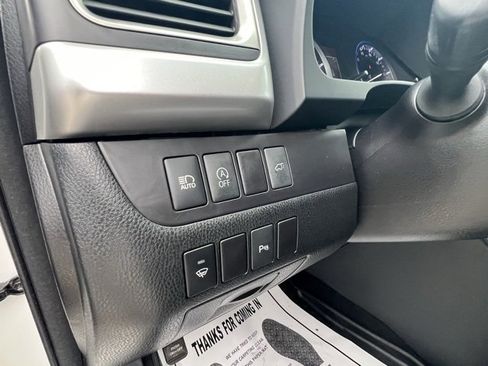 Used 2017 Toyota Highlander Limited image 13