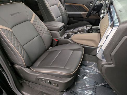 Used 2025 GMC Canyon Denali AWD/4WD image 29