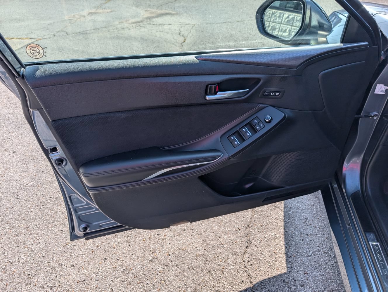 Used 2019 Toyota Avalon Touring FWD image 11